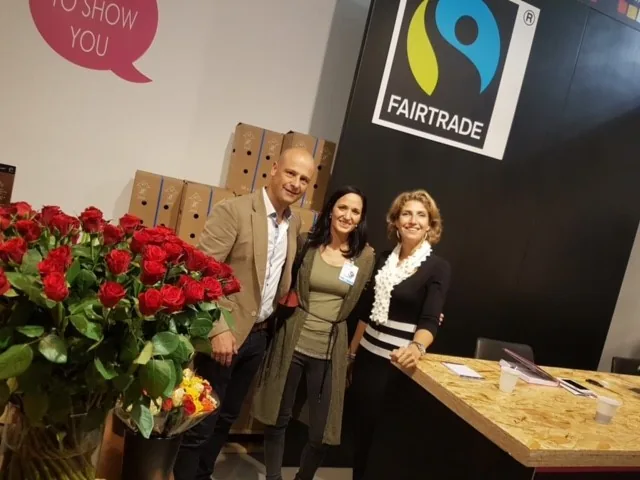 Jiří a Kateřina Hemerle u stánku Fairtrade s růžemi Florea
