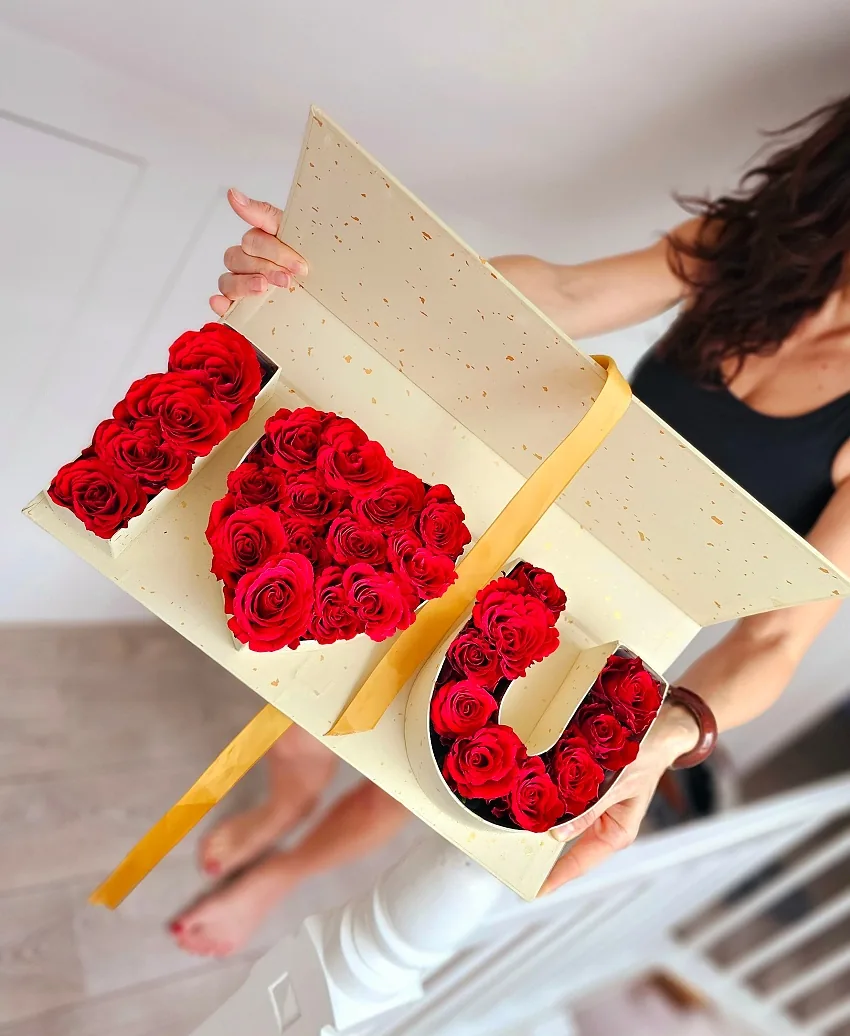 Hotový šampaň I Love You Box Florea s červenými růžemi