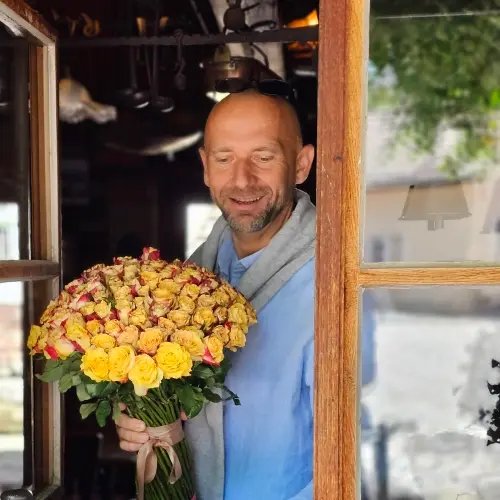 kytice-ruzi-sonrisa-k-narozeninam.webp (27 KB)