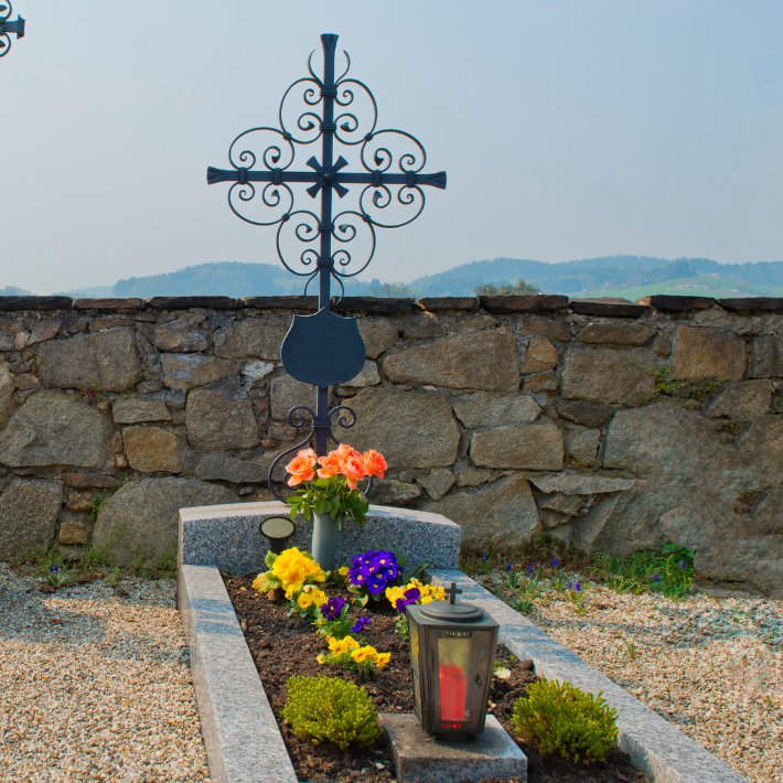 Pošleme vám fotografie květin doručených na hrob