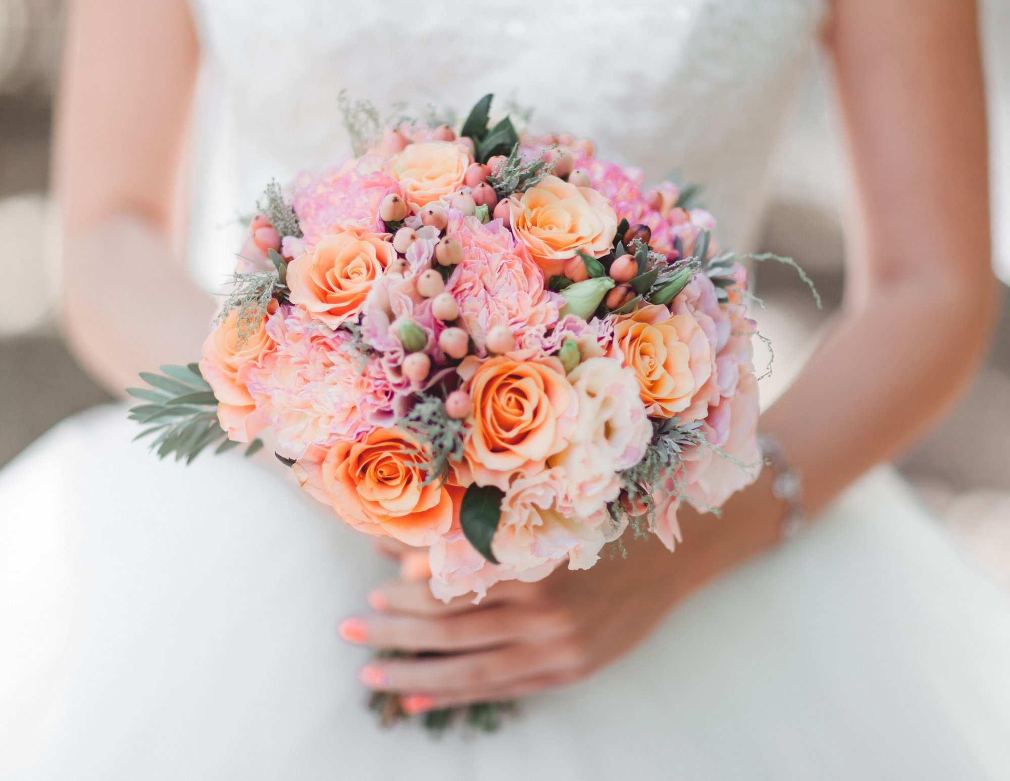 kulatá svatební kytice pro nevěstu