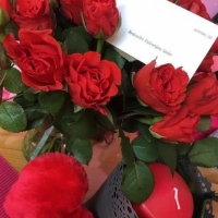 Červené růže - doručené ke svátku zamilovaných