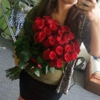 Doručení narozeninové kytice 25 červených růží Rhodos do Prahy 