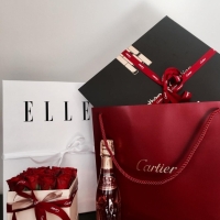 Doručená květinová krabička pro Cartier
