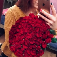 Kytice sto červených růží