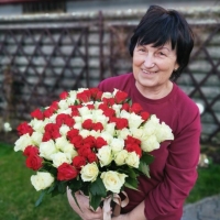 Kytice 100 růží Agatha 50cm