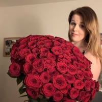 Sto růží Red Naomi