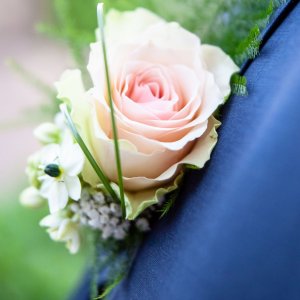 Svatební korsáž pro tatínka z růže