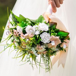 Svatební kytice na házení z růží