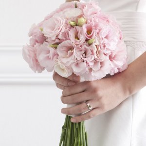 Svatební kytice pro nevěstu z  růžových růží