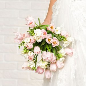 Svatební kytice pro nevěstu z tulipánu