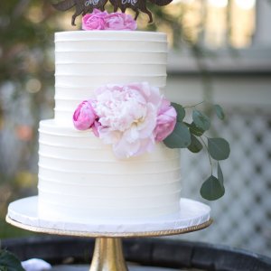 Květiny na svatební dort z pivoněk