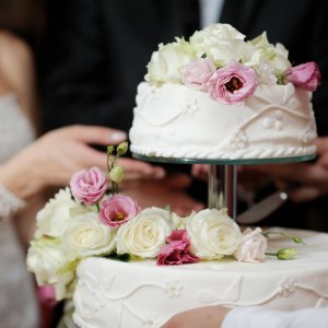 Květiny na svatební dort z růží