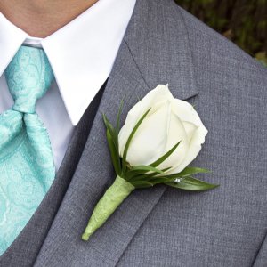 Kytice-korsáž pro ženicha z bílé růže