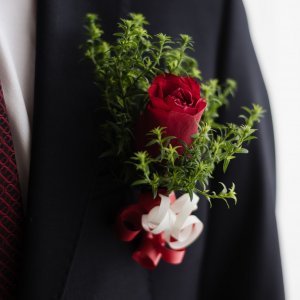 Kytice-korsáž pro ženicha z červené růže 