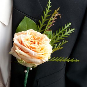 Kytice-korsáž pro ženicha z růže