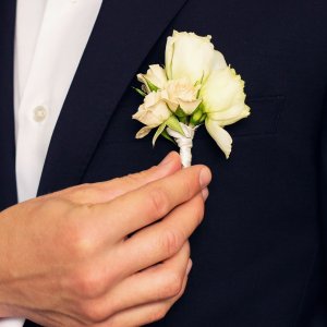 Kytice-korsáž pro ženicha z růží