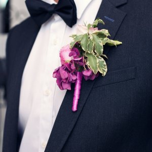 Kytice-korsáž pro ženicha z růží a hortenzie