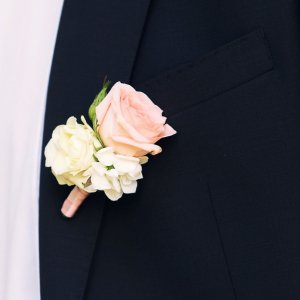 Kytice-korsáž pro ženicha z růžové růže