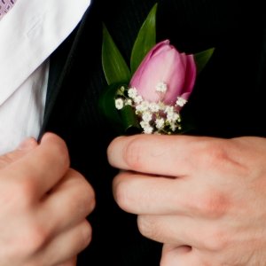 Svatební korsáž pro ženicha z tulipánů