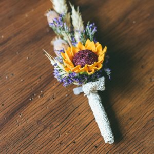 Kytice-korsáž pro ženicha ze slunečnice