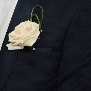 Svatební korsáž pro svědka z růže