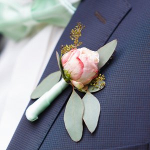 Svatební korsáž pro svědka z růžové růže