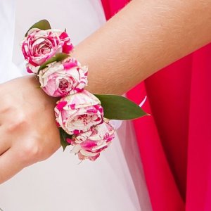 Svatební květinový náramek z růží
