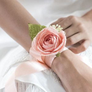 Svatební květinový náramek z růžové růže