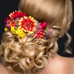 Svatební květina do vlasů z gerbery a růží