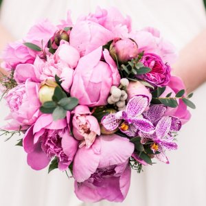 Svatební kytice pro nevěstu z pivoněk