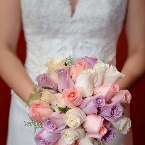 Svatební kytice pro nevěstu z růží 