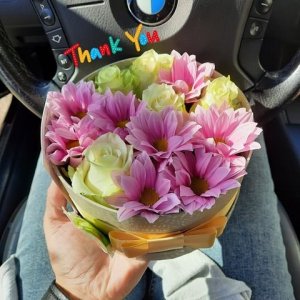 Květinová krabička z dražby na Facebooku