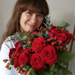 Míchaná kytice s růžemi Red Eagle