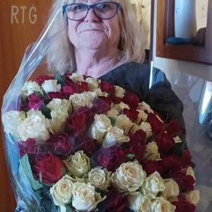 Kytice sto míchaných růží Thina 