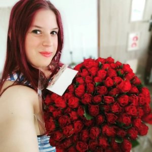 Kytice 100 rudých růží Red Torch 50cm