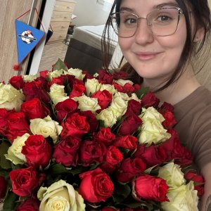 Kytice 100 míchaných růží Alisa 40cm