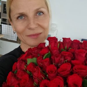 Kytice 100 rudých růží Red Torch 60cm