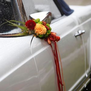 Svatební stuhy na auto