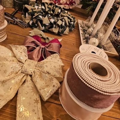 Inspirace: vánoční mašle ze širokých stuh
