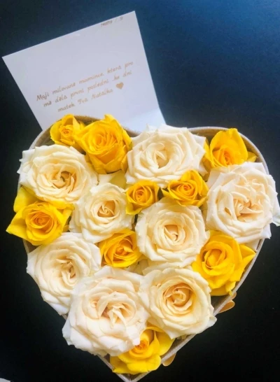 Foto od zákazníka Krabička růží SUNNY MAYA šampaň 15x8cm