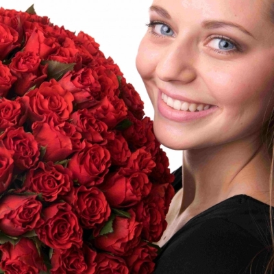 Kytice 100 červených růží Revolution