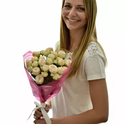 Kytice 7 trsových růží GALINA 60cm